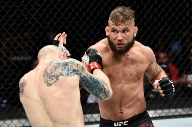 Jeremy Stephens reverteu a situação e nocauteou Emmett no segundo assalto (Foto: Getty Images)